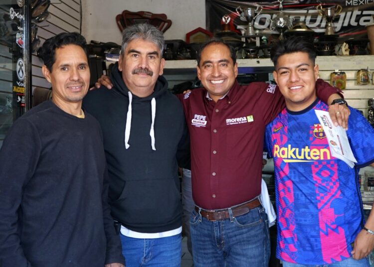 Pepe Saldivar conecta con comerciantes y locatarios de Guadalupe