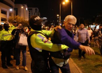 Ecuador denuncia ante la Fiscalía a Roberto Canseco, diplomático mexicano, por intentar evitar asalto a la embajada