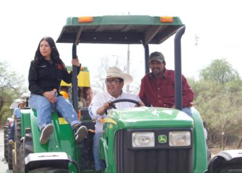 Un campo en agonía, abandono y sin apoyo, plantean productores a Roberto Luévano