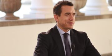 Presidente de Ecuador asegura que no se arrepiente del asalto a la embajada mexicana