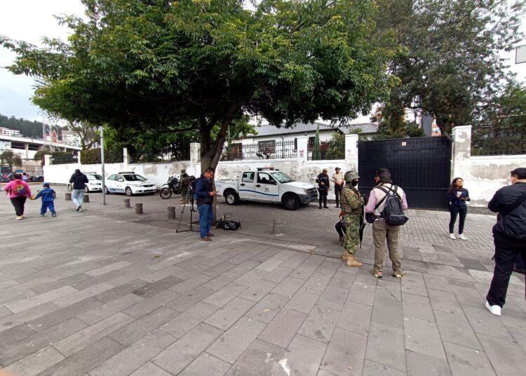 México responsabiliza a Ecuador de cualquier afectación a la embajada y le exige respetar soberanía