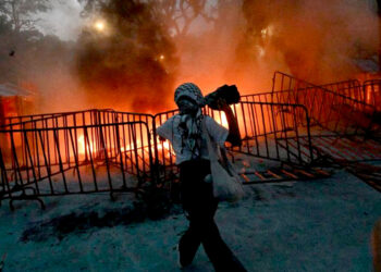 Reportan violenta protesta en Embajada de Israel en México, manifestantes se enfrentan con policías