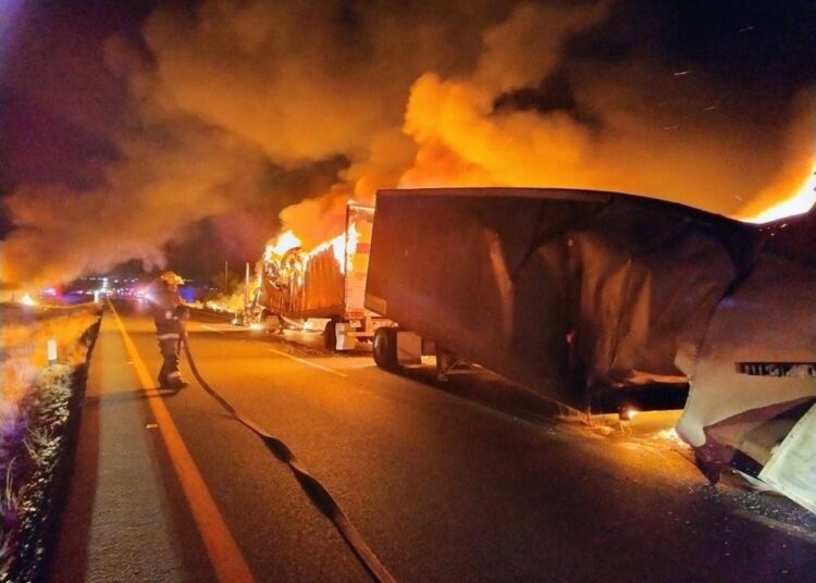 Bloqueos en carreteras tras detención de integrantes del Cártel de Sinaloa