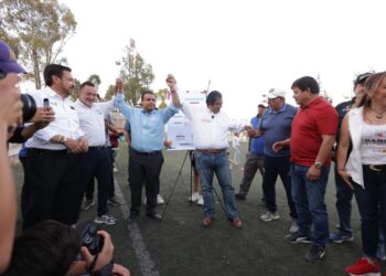 Miguel Varela y Roberto Luevano se unen en favor del deporte