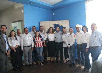 Dialogan candidatos del PES con comerciantes de Canacozac