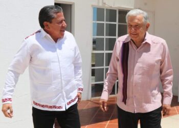 Gobernador y Presidente evalúan servicios de salud, sin los responsables del sector