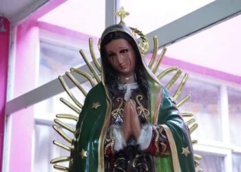 Imagen de la Virgen derrama lágrimas de sangre; Iglesia investiga el supuesto milagro
