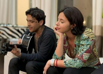 Critican a Nodal por visitar con Ángela los mismos lugares que con Cazzu