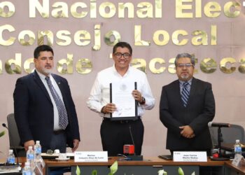 Saúl Monreal Ávila recibe constancia de mayoría como senador electo