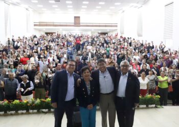 No pretendo lucrar con mi vida, dice Saúl Monreal al presentar libro autobiográfico