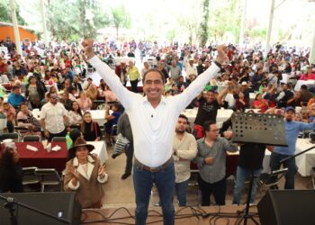 Ustedes son parte del triunfo, dice Pepe Saldivar en gira de agradecimiento