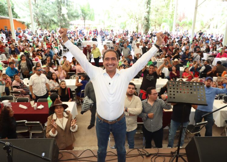 Ustedes son parte del triunfo, dice Pepe Saldivar en gira de agradecimiento