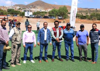 Prioritarios los espacios deportivos; Supervisa alcalde de Guadalupe trabajos en campo de Sftbol