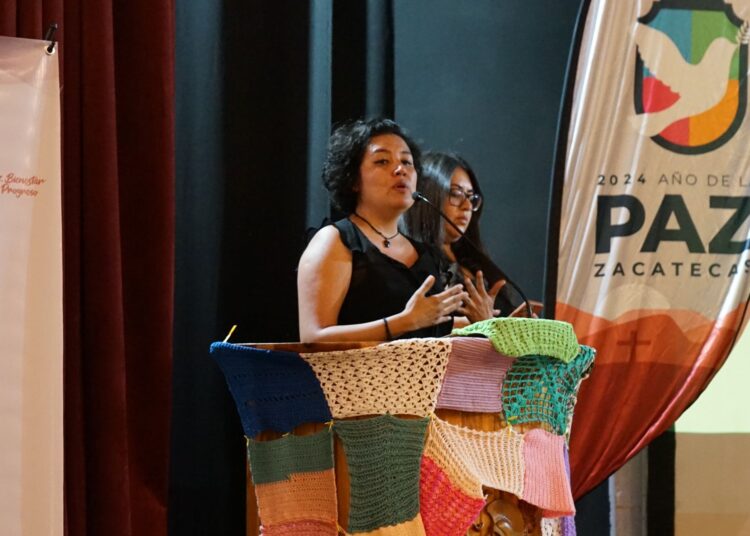 Buscan crear conciencia en la sociedad con Graffiti-tejido y visibilizar la “sordoceguera”