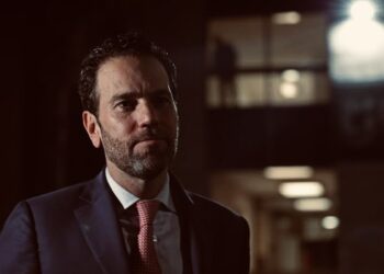 Loret responde a AMLO por negar persecución en su contra; “Tira la piedra y esconde la mano”