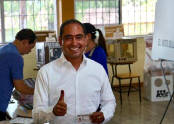 José Saldivar emite su voto en Guadalupe