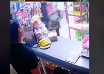 Abuelo golpea brutalmente a su nieto en una tienda de Zacatecas