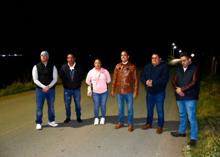 Electrifican el tramo carretero que conecta a La Zacatecana con Martínez Domínguez