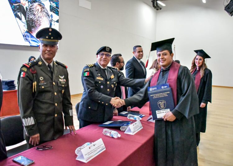 Se gradúan 170 licenciados en Seguridad Pública y Maestros en Derecho Penal