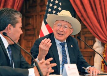 Ken Salazar visita por tercera vez Zacatecas y estrecha lazos de cooperación