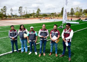 Supervisa Pepe Saldivar avance en la construcción de campo de futbol americano en Guadalupe