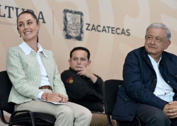 Piden ciudadanos a López Obrador y Claudia Sheinbaum frenar Segundo Piso