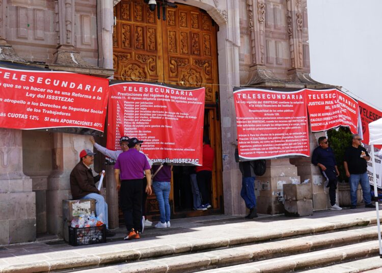 Siguen las movilizaciones de docentes en contra de la reforma del Issstezac