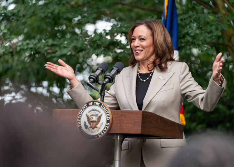 Kamala Harris se “convirtió en negra” para ganar votos, asegura Trump