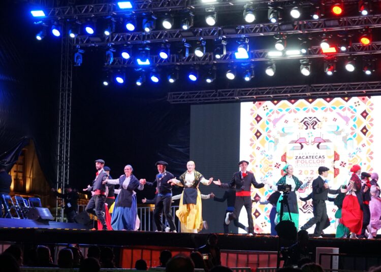 Francia cautivó a los presentes en el Festival Internacional del Folclor “Gustavo Vaquera”
