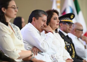 Sacan con violencia a madre buscadora que protestaba en evento del gobernador Monreal