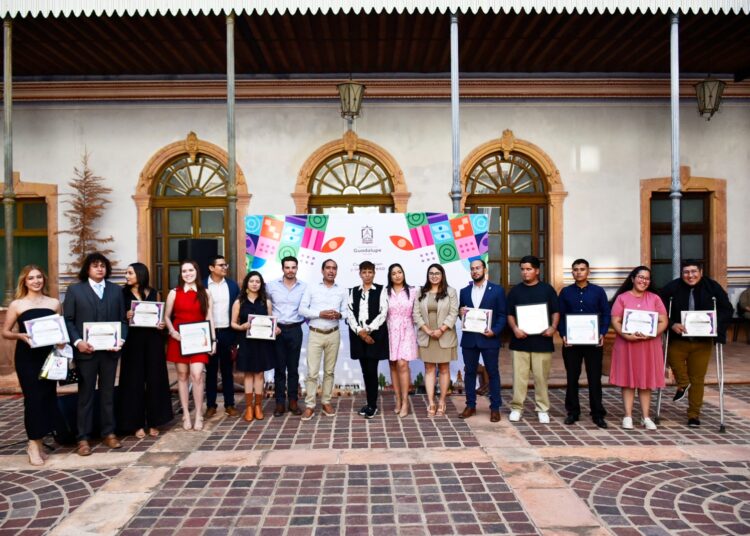 Entregan premio Juvenil 2024 y de Líricas por la Paz en Guadalupe