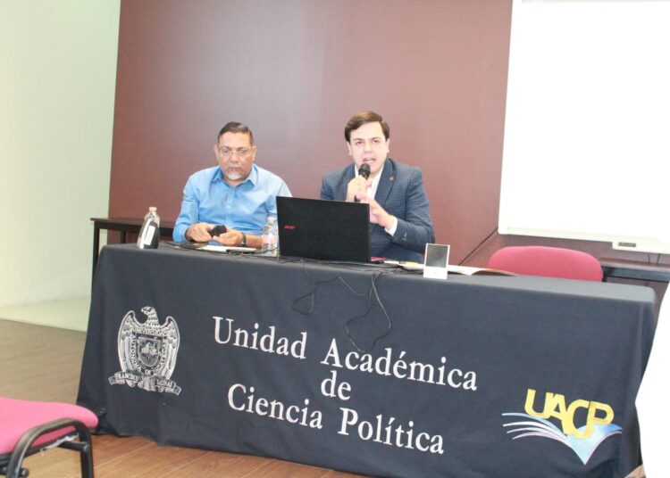 Presentan avances de investigación en el doctorado en Ciencia Política de la UAZ