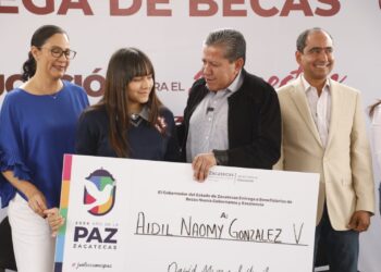 Entregan becas de Educación parea el Bienestar en Guadalupe