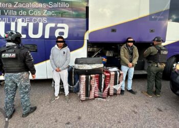 Detienen a dos poblanos con droga; la transportaban en la linea de autobuses Futura
