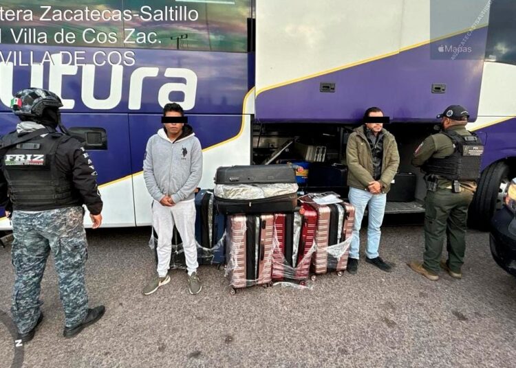 Detienen a dos poblanos con droga; la transportaban en la linea de autobuses Futura