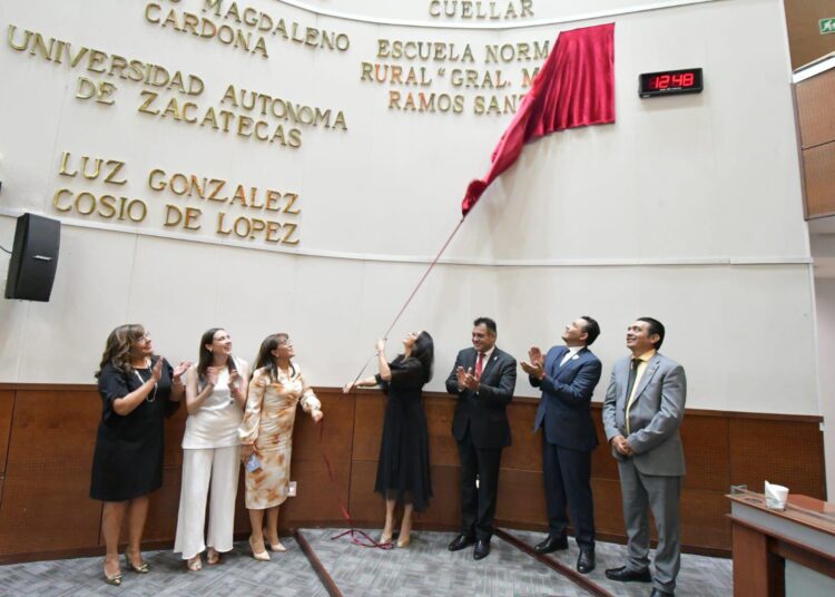 La Escuela Normal Rural “Matías Ramos” de San Marcos, en el muro de honor del Congreso