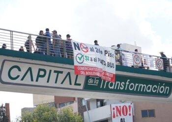Ciudadanos se manifiestan en contra de la construcción del viaducto elevado en el bulevar