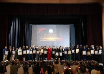 Fresnillo reconoce sus hombres y mujeres y les entrega la medalla “José González Echeverría”