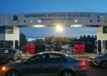 Alumnos de Medicina UAZ toman el campus; rechazan a maestro de Oncología