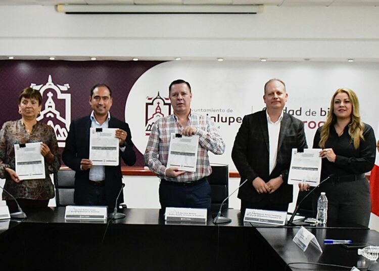 Pepe Saldiva cumple con entrega-recepción y exhorta a trabajar con transparencia