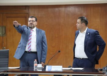 Fabian Muñoz y Judith de León Ayala, secretario y tesorera del ayuntamiento capitalino