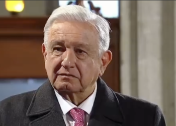 AMLO llora con canción sorpresa de despedida, con la participación de Eugenia de León y Beatriz Müller