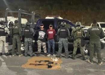 Detienen a dos presuntos delincuentes con armamento y droga