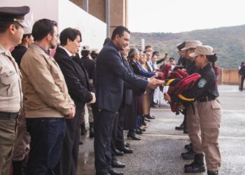 Entrega ayuntamiento Guadalupe mochilas a estudiantes del Bachillerato Militarizado