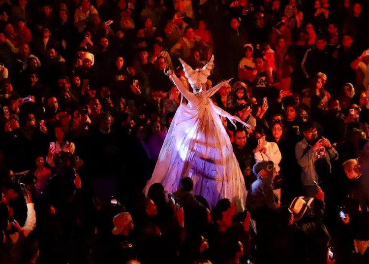 Las calles se impregnaron de arte y criaturas artísticas con el Festival Internacional de Teatro de Calle