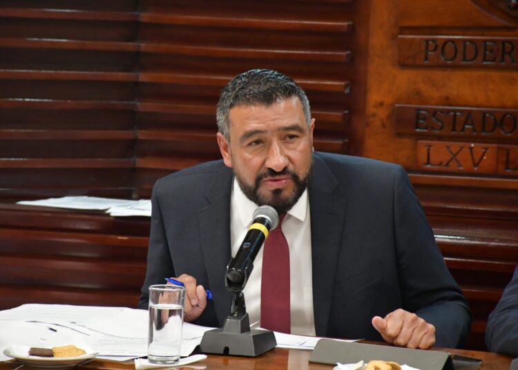 Diputada pide la renuncia del secretario de Economía en su comparecencia en el congreso