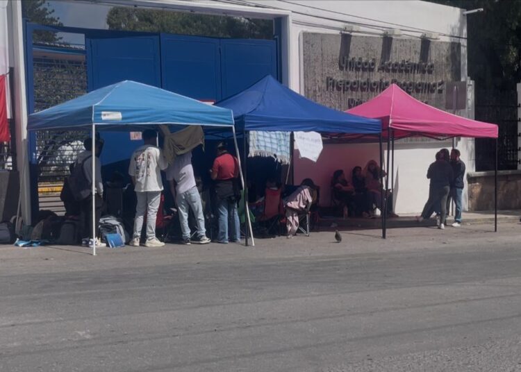 Se mantiene paro en Prepa Dos UAZ; Estudiantes piden destitución de maestra de Química
