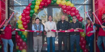 La apertura de nuevos comercios contribuye al crecimiento económico: Pepe Saldivar