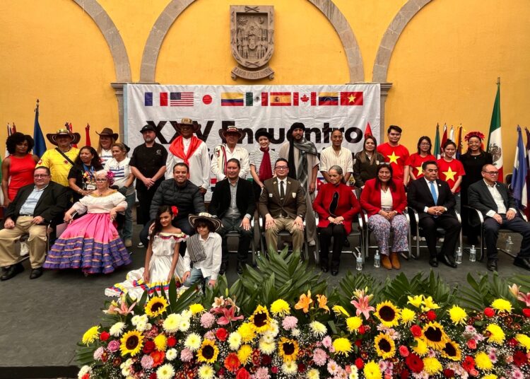 Con baile, gastronomía y tradiciones, Celebran el XXV Encuentro de Comunidades Extranjeras