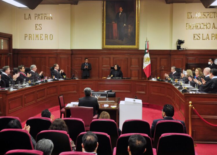 Renuncian ocho ministros a la SCJN por reforma judicial